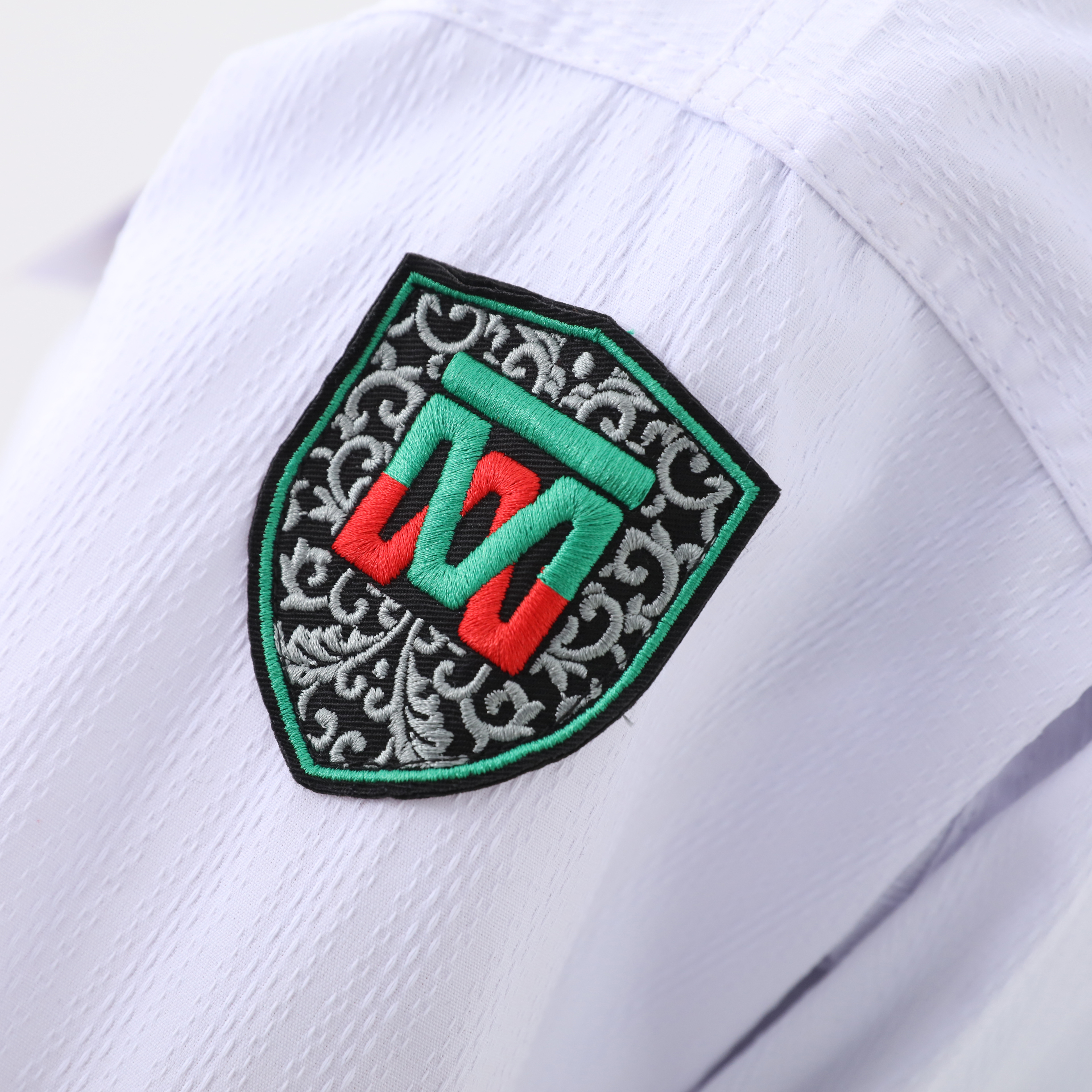 DOBOK-POOMSAE-DAN-HOMBRE-(MW-006)_02.jpg