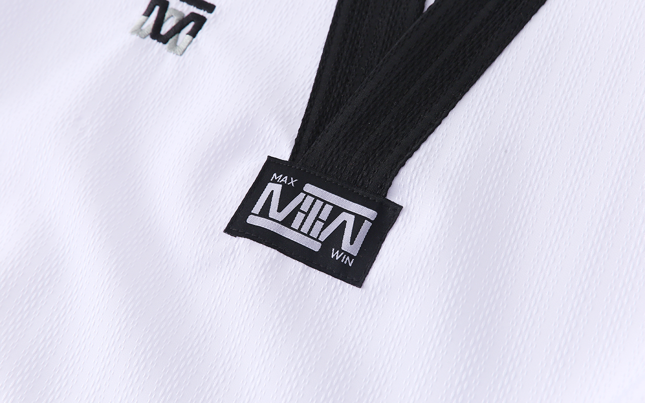 DOBOK-CUELLO-NEGRO-(MW-003)_03.jpg